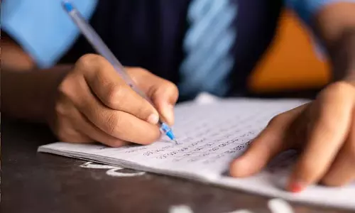 4,000 से अधिक उच्चतर माध्यमिक विद्यालय छोड़ने वाले 4,000 से अधिक उच्चतर माध्यमिक विद्यालय छोड़ने वाले