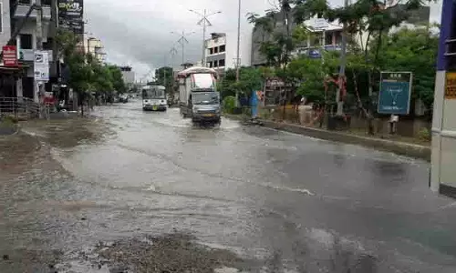 Khammam: भारी बारिश से यातायात बाधित, फसलें जलमग्न