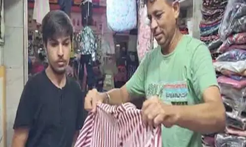 PM मुद्रा योजना से राजकोट के व्यापारी ने शुरू किया कारोबार, बन रहे आत्‍मनिर्भर
