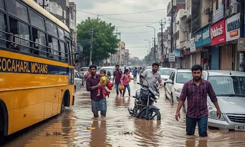 भारी बारिश और रावी नदी के उफान से बाढ़, स्कूल और परिवहन सेवाएं प्रभावित