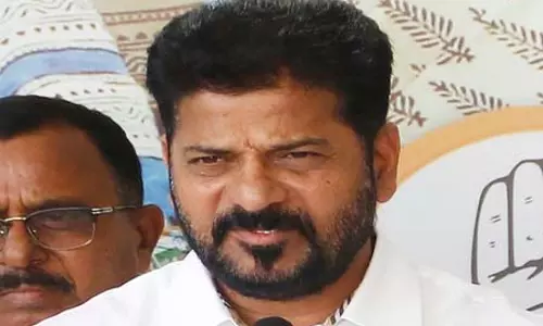 बाढ़ से 2.36 लाख एकड़ में फसलें बर्बाद, सीएम रेड्डी ने की समीक्षा बैठक बाढ़ से 2.36 लाख एकड़ में फसलें बर्बाद, सीएम रेड्डी ने की समीक्षा बैठक