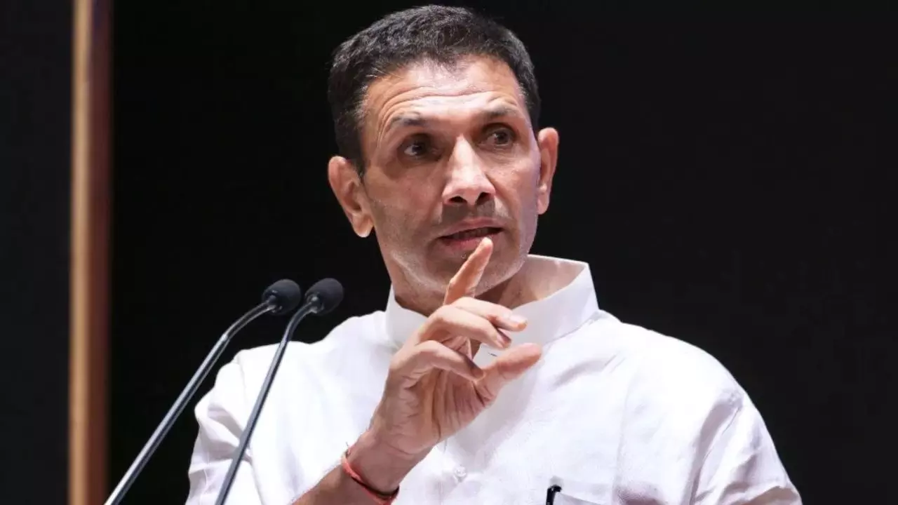 Neemuch: जीतू पटवारी पर लगातार हिंसक हमला Neemuch: जीतू पटवारी पर लगातार हिंसक हमला