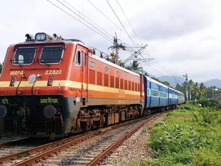 Bhopal: नर्मदा एक्सप्रेस हादसा, चिकित्सा टीम की चूक Bhopal: नर्मदा एक्सप्रेस हादसा, चिकित्सा टीम की चूक