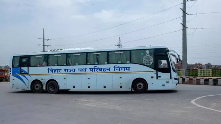 Patna: बिहार में बस किराया तय, सस्ती यात्रा Patna: बिहार में बस किराया तय, सस्ती यात्रा