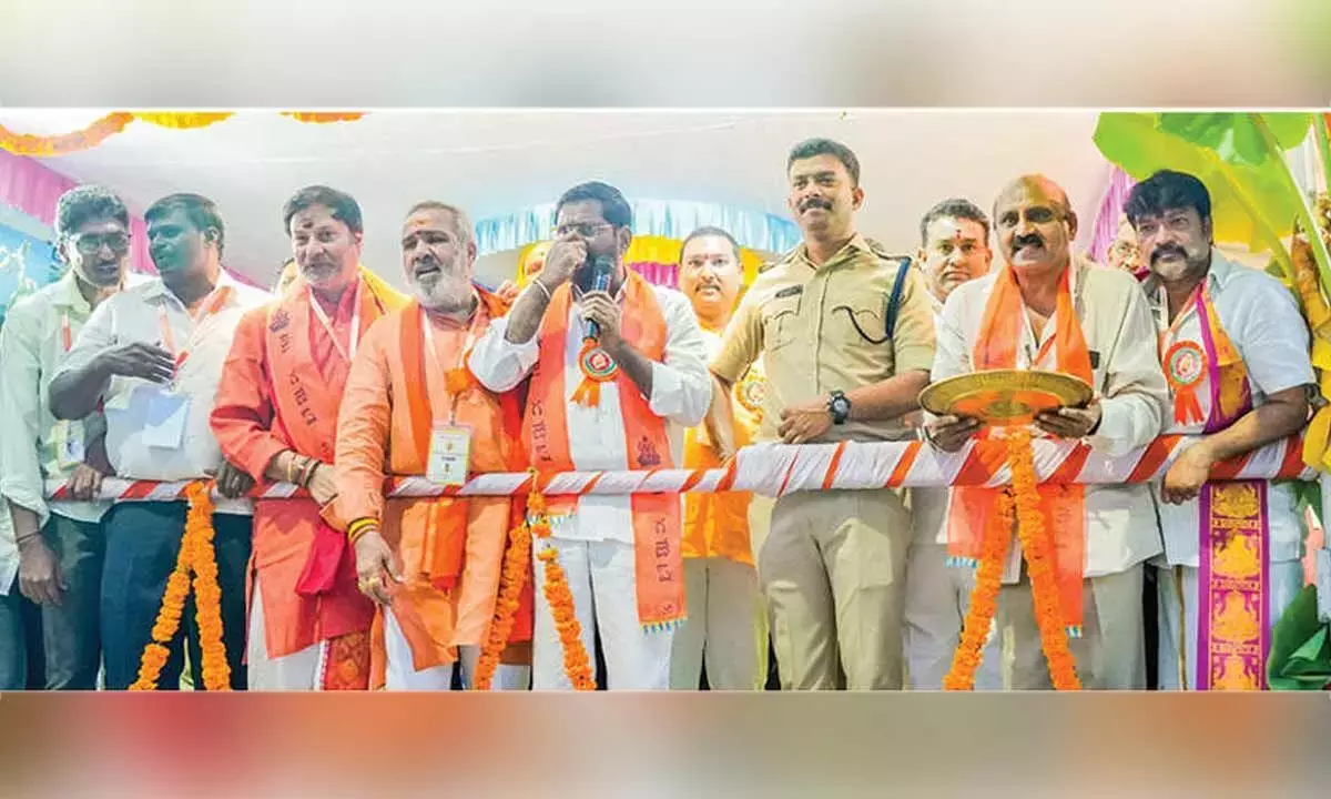 Andhra: तिरुपति जिले में बिना डीजे के गणेश विसर्जन शांतिपूर्ण Andhra: तिरुपति जिले में बिना डीजे के गणेश विसर्जन शांतिपूर्ण