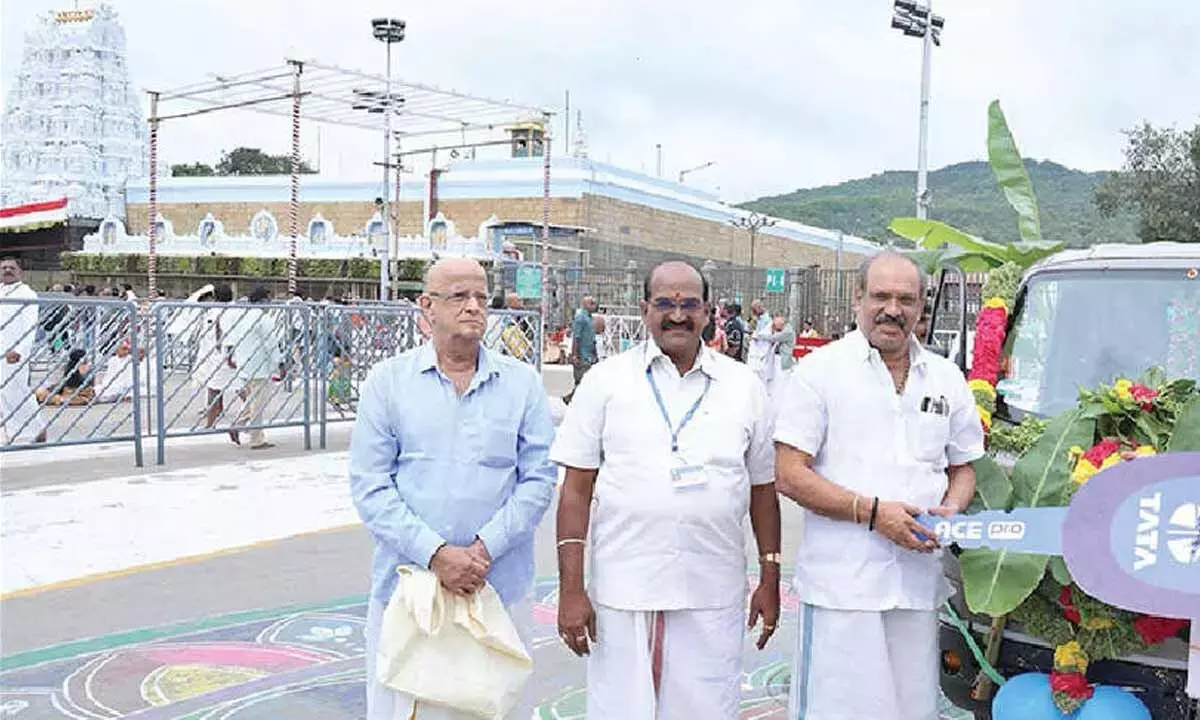 Andhra: टाटा ऐस वाहन टीटीडी को दान किया गया Andhra: टाटा ऐस वाहन टीटीडी को दान किया गया