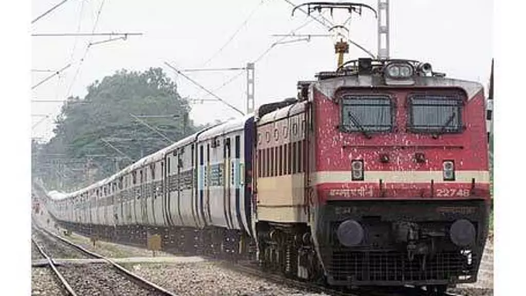 विदेश जाने वाले ध्यान दें : दिवाली स्पेशल ट्रेनें विदेश जाने वाले ध्यान दें : दिवाली स्पेशल ट्रेनें