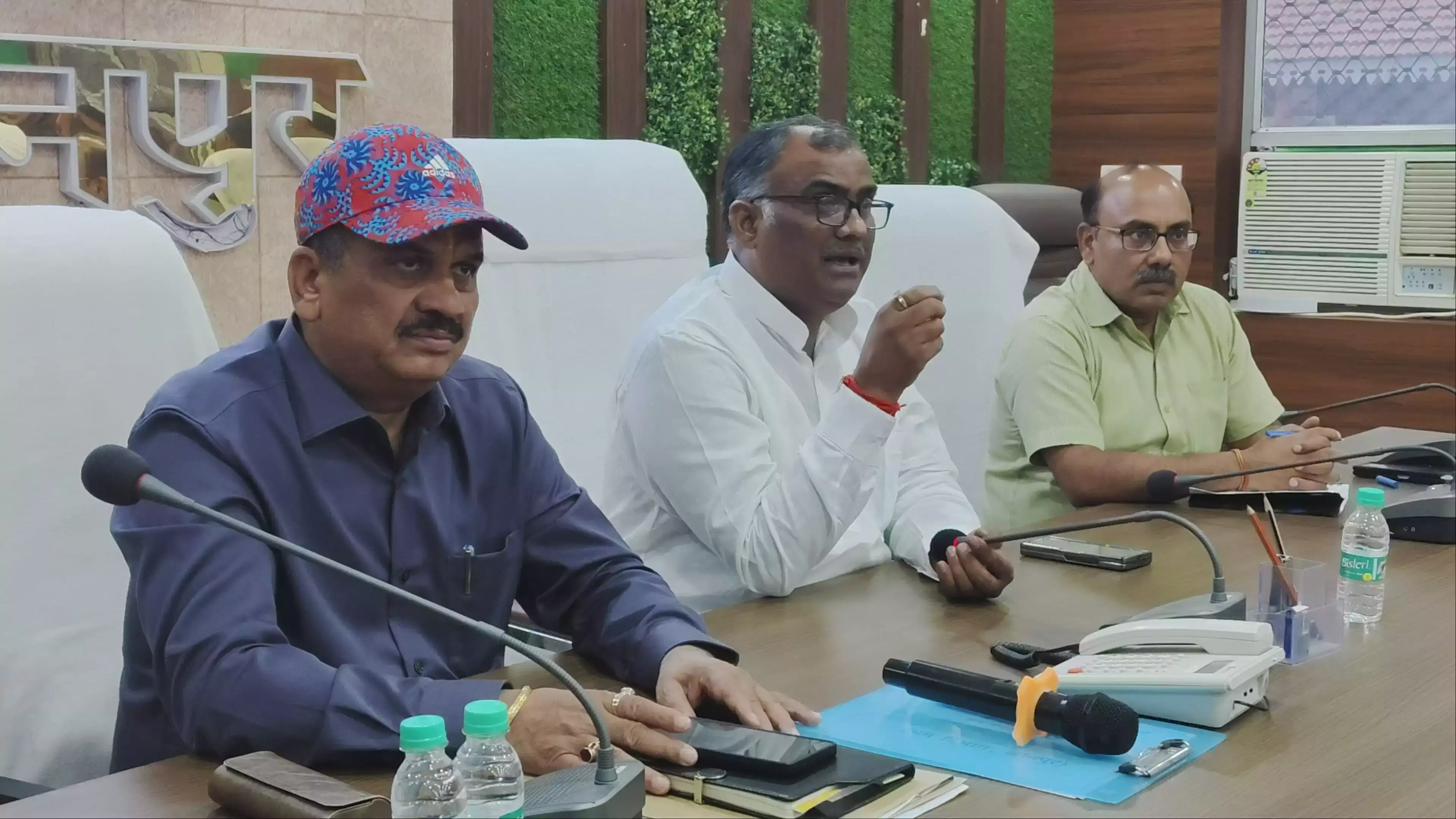 Jaunpur: राज्य मंत्री ने मृतकों के बाद विभागों को दिए निर्देश Jaunpur: राज्य मंत्री ने मृतकों के बाद विभागों को दिए निर्देश