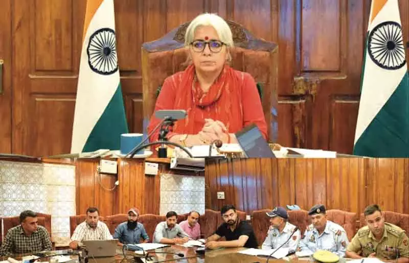 DC Bandipora ने यातायात समीक्षा, चरणबद्ध कार्य योजना जारी की DC Bandipora ने यातायात समीक्षा, चरणबद्ध कार्य योजना जारी की