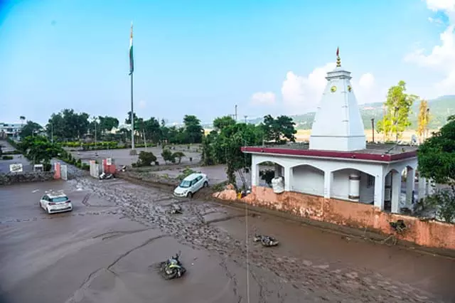 मानसून की बारिश ने पलटा खाया रुख : कई राज्य रेड अलर्ट पर मानसून की बारिश ने पलटा खाया रुख : कई राज्य रेड अलर्ट पर