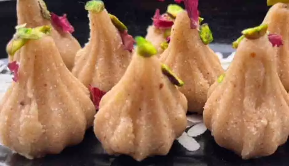 Poha Modak: गणेशोत्सव के लिए यह मिठाई है सबसे बेहतरीन Poha Modak: गणेशोत्सव के लिए यह मिठाई है सबसे बेहतरीन
