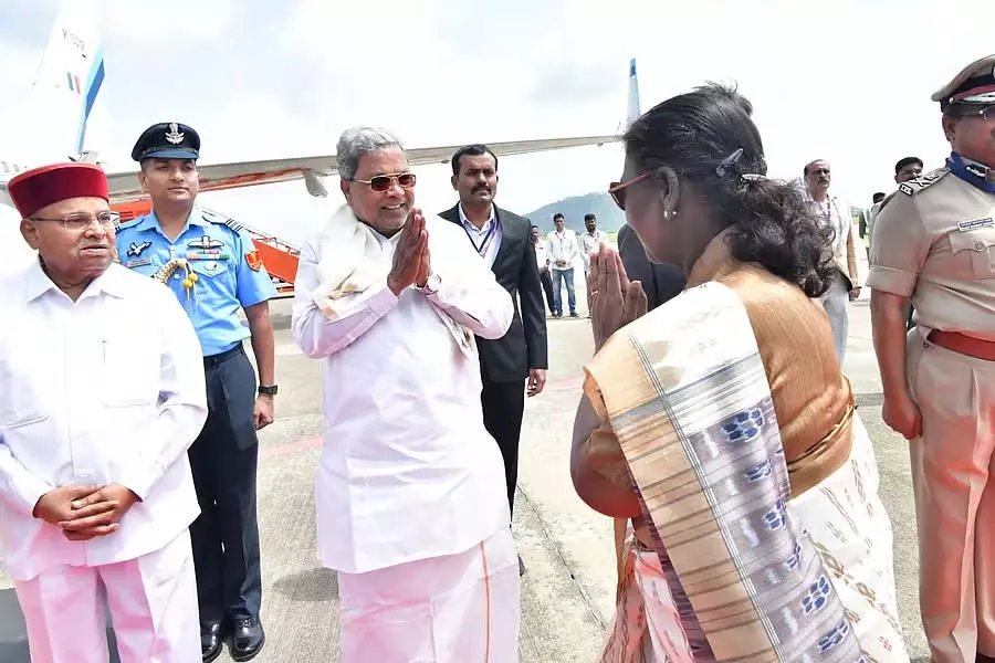 Karnataka : राष्ट्रपति द्रौपदी मुर्मू मैसूर से रवाना हुई Karnataka : राष्ट्रपति द्रौपदी मुर्मू मैसूर से रवाना हुई