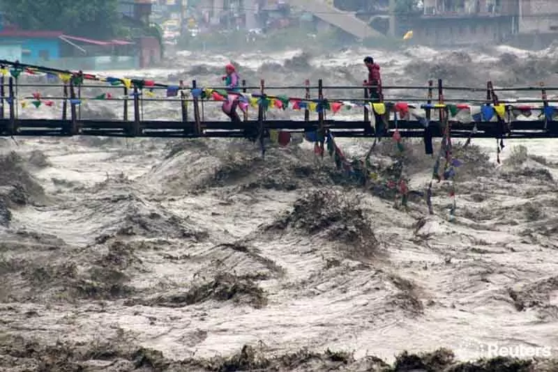 Himachal में ताजा बारिश से पंजाब में बाढ़ का संकट गहराया, यमुना का पानी दिल्ली के घरों में घुसा Himachal में ताजा बारिश से पंजाब में बाढ़ का संकट गहराया, यमुना का पानी दिल्ली के घरों में घुसा