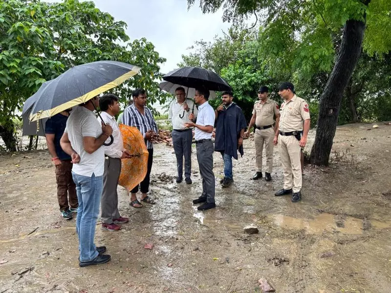 हथिनीकुंड से 3.2 लाख क्यूसेक पानी छोड़े जाने के बाद करनाल के 35 गांव अलर्ट पर हथिनीकुंड से 3.2 लाख क्यूसेक पानी छोड़े जाने के बाद करनाल के 35 गांव अलर्ट पर