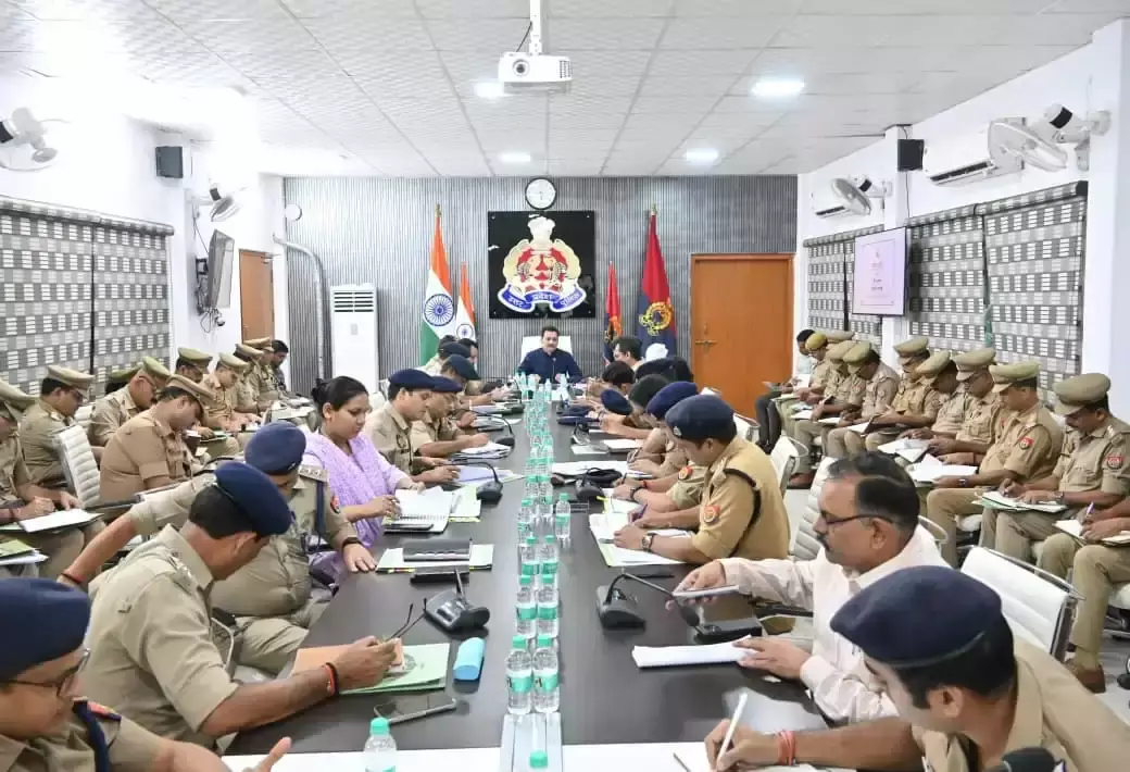 Varanasi: सोच और कार्यप्रणाली बदले बिना बेहतर पुलिसिंग संभव नहीं: कमिश्नर Varanasi: सोच और कार्यप्रणाली बदले बिना बेहतर पुलिसिंग संभव नहीं: कमिश्नर