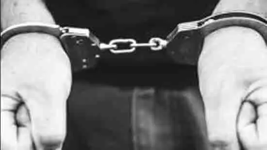 Manipur: पुलिस की बड़ी कार्रवाई, अवैध हथियारों के साथ चार तस्कर धराए Manipur: पुलिस की बड़ी कार्रवाई, अवैध हथियारों के साथ चार तस्कर धराए