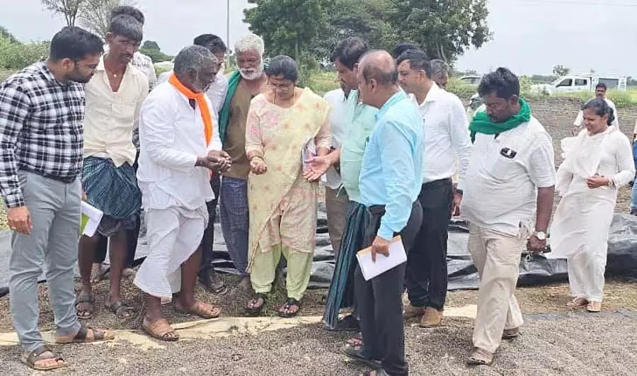 उप्पिनाबेटागेरी फसल क्षति, सरकार को जल्द रिपोर्ट दें: V. Bhagya उप्पिनाबेटागेरी फसल क्षति, सरकार को जल्द रिपोर्ट दें: V. Bhagya