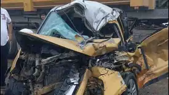 ग्रेटर नोएडा में ट्रक से टकराई SUV, हादसे में महिला की मौत, चार घायल ग्रेटर नोएडा में ट्रक से टकराई SUV, हादसे में महिला की मौत, चार घायल