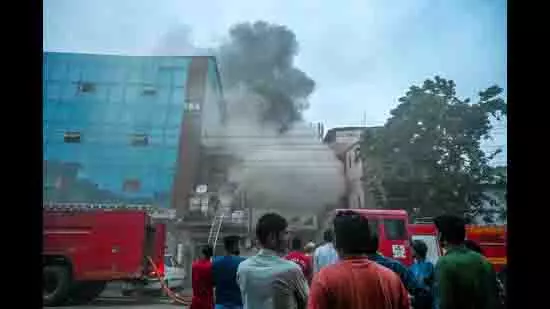Noida: सेक्टर 7 स्थित फैक्ट्री में लगी आग, कोई हताहत नहीं Noida: सेक्टर 7 स्थित फैक्ट्री में लगी आग, कोई हताहत नहीं