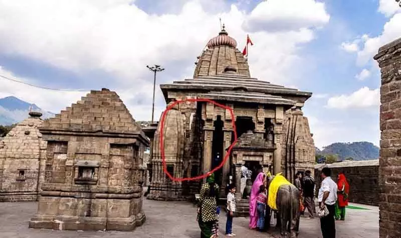 Baijnath का 800 साल पुराना शिव मंदिर बारिश के कहर से जूझ रहा Baijnath का 800 साल पुराना शिव मंदिर बारिश के कहर से जूझ रहा