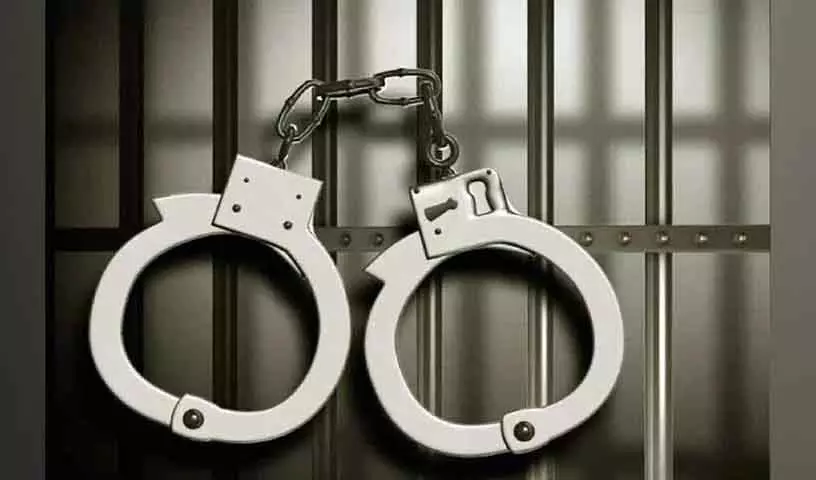 Gorakhpur में मंदिर में पूजा के दौरान महिलाओं पर मांस फेंकने के आरोप में व्यक्ति गिरफ्तार Gorakhpur में मंदिर में पूजा के दौरान महिलाओं पर मांस फेंकने के आरोप में व्यक्ति गिरफ्तार