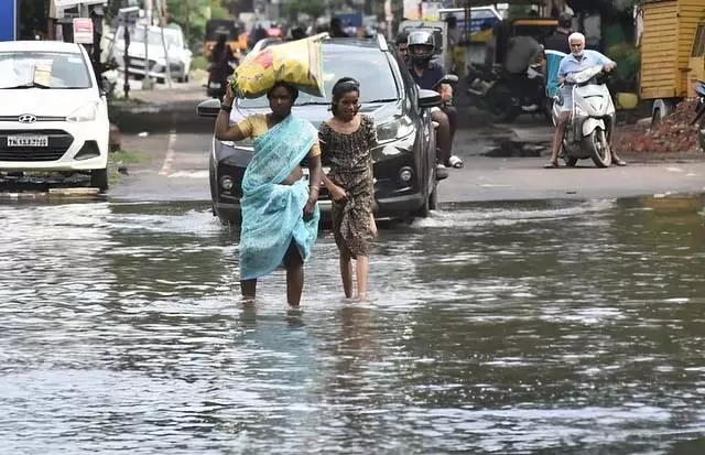 Chennai में दो दिन तक मध्यम बारिश की संभावना Chennai में दो दिन तक मध्यम बारिश की संभावना