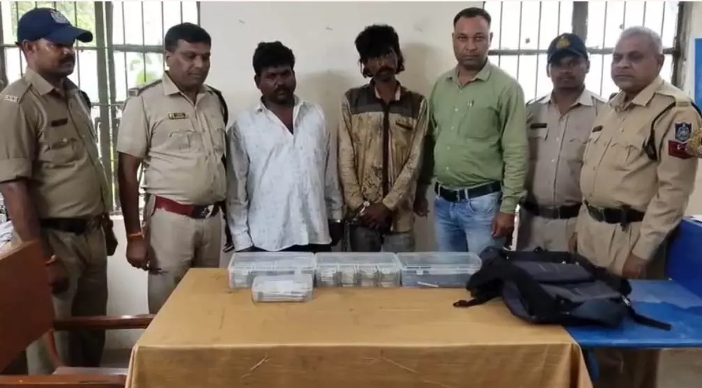 18 लाख की लूट, रायपुर के व्यापारी की शिकायत पर 4 बदमाश गिरफ्तार 18 लाख की लूट, रायपुर के व्यापारी की शिकायत पर 4 बदमाश गिरफ्तार