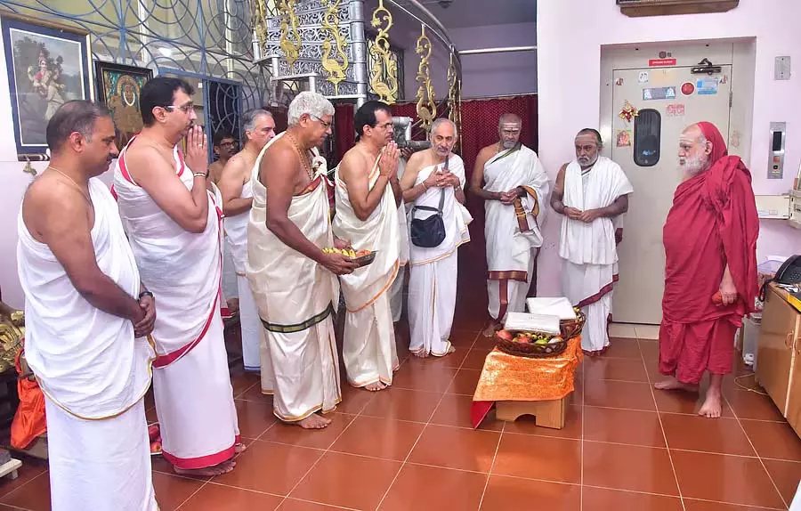 Sringeri : स्कूल बस खरीदने के लिए 24.40 लाख रुपये दान किए गए Sringeri : स्कूल बस खरीदने के लिए 24.40 लाख रुपये दान किए गए