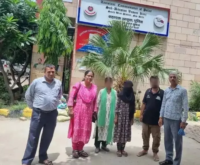 New Delhi: दिल्ली पुलिस ने अगस्त में 130 लापता लोगों को परिवार से जोड़ा New Delhi: दिल्ली पुलिस ने अगस्त में 130 लापता लोगों को परिवार से जोड़ा
