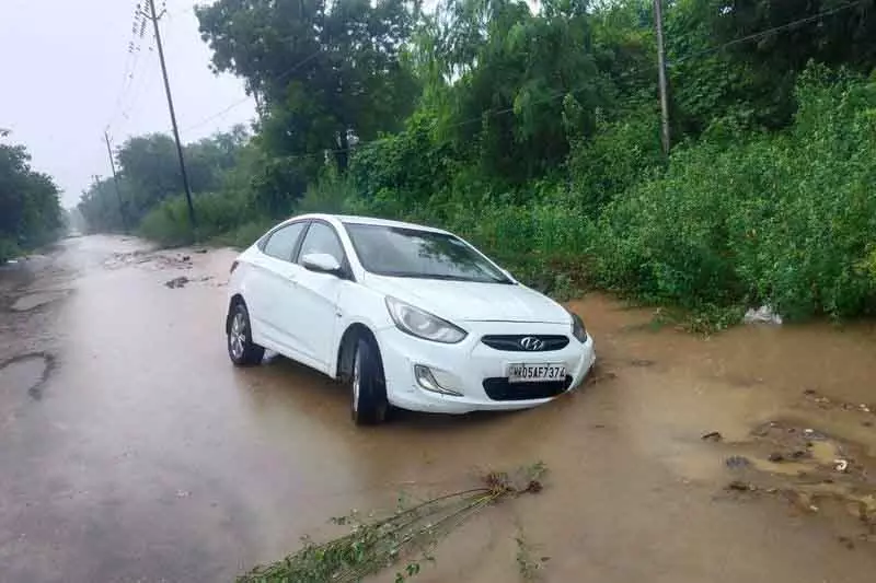 सिटी सेंटर के पास सड़क धंसने से शहीद Bhagat Singh Nagar में सुरक्षा संबंधी चिंताएँ बढ़ीं सिटी सेंटर के पास सड़क धंसने से शहीद Bhagat Singh Nagar में सुरक्षा संबंधी चिंताएँ बढ़ीं
