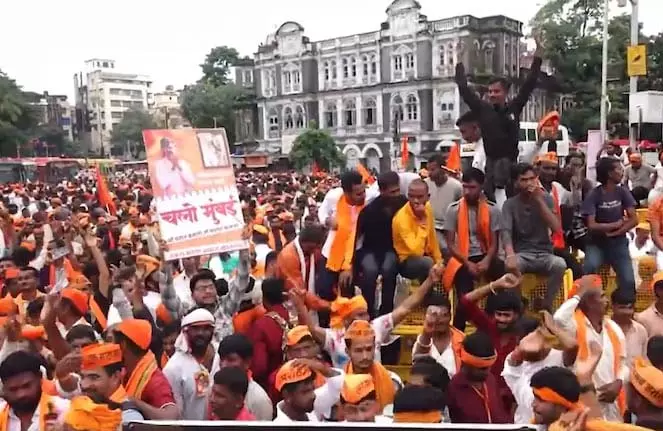 Navi Mumbai में सड़क पर हुई मारपीट में मराठा आरक्षण प्रदर्शनकारियों पर हमला Navi Mumbai में सड़क पर हुई मारपीट में मराठा आरक्षण प्रदर्शनकारियों पर हमला