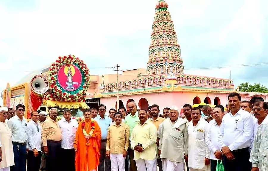 Basavakalyan : दशहरा धर्म सम्मेलन अभियान रथ का शुभारंभ Basavakalyan : दशहरा धर्म सम्मेलन अभियान रथ का शुभारंभ