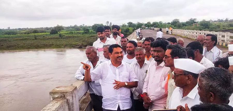 सरकार को प्रति एकड़ 30,000 रुपये का फसल मुआवजा देना चाहिए: बीदर जिला नव चैतन्य समिति सरकार को प्रति एकड़ 30,000 रुपये का फसल मुआवजा देना चाहिए: बीदर जिला नव चैतन्य समिति