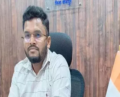 डिप्टी कलेक्टर नहीं आ रहा पुलिस की पकड़ में, अब चीफ सेक्रेटरी से शिकायत डिप्टी कलेक्टर नहीं आ रहा पुलिस की पकड़ में, अब चीफ सेक्रेटरी से शिकायत