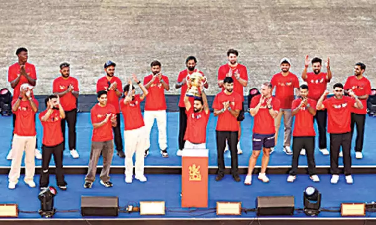 RCB ने सार्थक कार्रवाई के माध्यम से ‘12वीं मैन आर्मी का समर्थन’ करने का संकल्प लिया RCB ने सार्थक कार्रवाई के माध्यम से ‘12वीं मैन आर्मी का समर्थन’ करने का संकल्प लिया