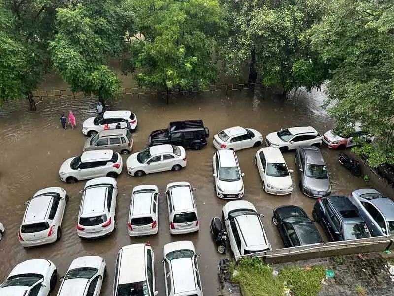Ludhiana: भारी बारिश से शहर का न्यायालय परिसर जलमग्न, न्यायिक कार्य ठप Ludhiana: भारी बारिश से शहर का न्यायालय परिसर जलमग्न, न्यायिक कार्य ठप