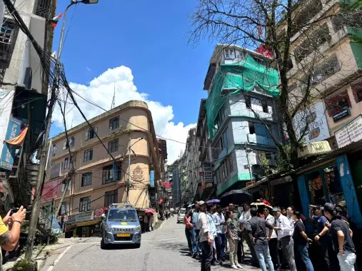 Sikkim : गंगटोक ने केबल की समस्या से निपटने और शहर का आकर्षण बहाल करने के लिए Sikkim : गंगटोक ने केबल की समस्या से निपटने और शहर का आकर्षण बहाल करने के लिए