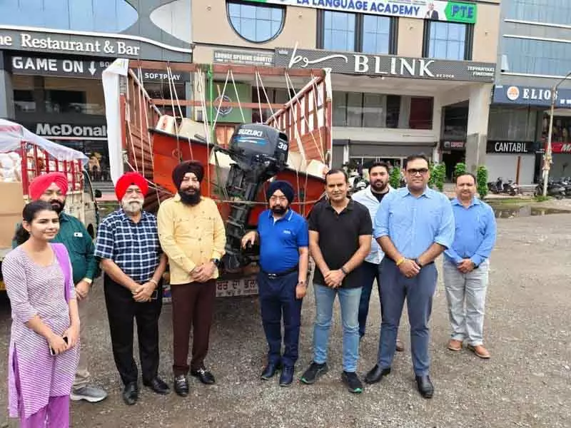 राज्यसभा सांसद Vikramjit Singh Sahni ने सहायता को हरी झंडी दिखाई राज्यसभा सांसद Vikramjit Singh Sahni ने सहायता को हरी झंडी दिखाई