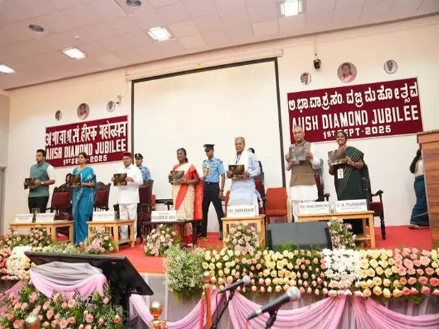 राष्ट्रपति मुर्मू ने Mysuru में अखिल भारतीय वाणी एवं श्रवण संस्थान के हीरक जयंती समारोह में भाग लिया राष्ट्रपति मुर्मू ने Mysuru में अखिल भारतीय वाणी एवं श्रवण संस्थान के हीरक जयंती समारोह में भाग लिया