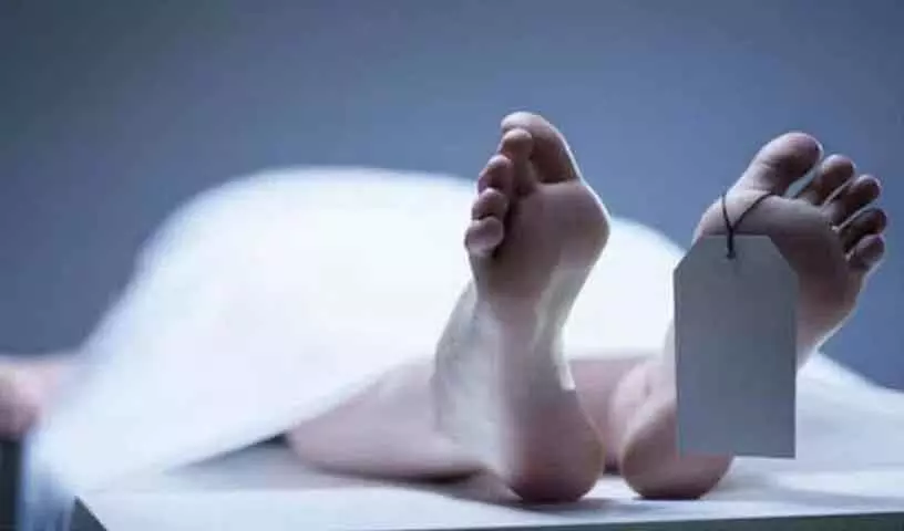 Kothagudem में व्यक्ति ने पत्नी की गला घोंटकर हत्या की, पुलिस के सामने आत्मसमर्पण किया Kothagudem में व्यक्ति ने पत्नी की गला घोंटकर हत्या की, पुलिस के सामने आत्मसमर्पण किया