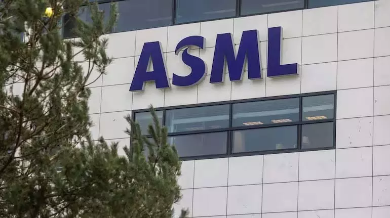 प्रधानमंत्री मोदी की स्थानीय चिप निर्माण पर नजर, ASML ने भारत में कारोबार बढ़ाने की पेशकश प्रधानमंत्री मोदी की स्थानीय चिप निर्माण पर नजर, ASML ने भारत में कारोबार बढ़ाने की पेशकश