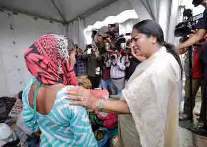 दिल्ली CM रेखा गुप्ता ने बाढ़ पीड़ितों से की मुलाकात दिल्ली CM रेखा गुप्ता ने बाढ़ पीड़ितों से की मुलाकात