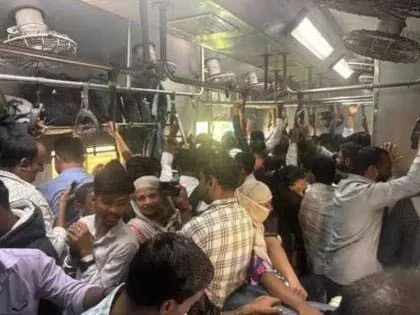 Kedgaon रेलवे स्टेशन पर यात्रियों की दुर्दशा Kedgaon रेलवे स्टेशन पर यात्रियों की दुर्दशा