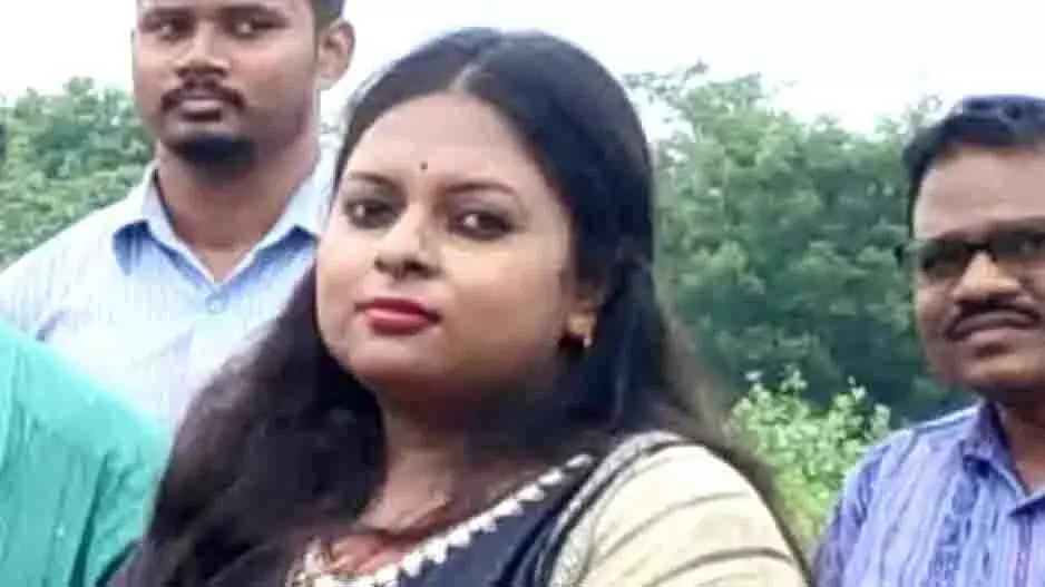 Odisha: 4 करोड़ के घोटाले में तहसीलदार मधुस्मिता सिंह गिरफ्तार Odisha: 4 करोड़ के घोटाले में तहसीलदार मधुस्मिता सिंह गिरफ्तार