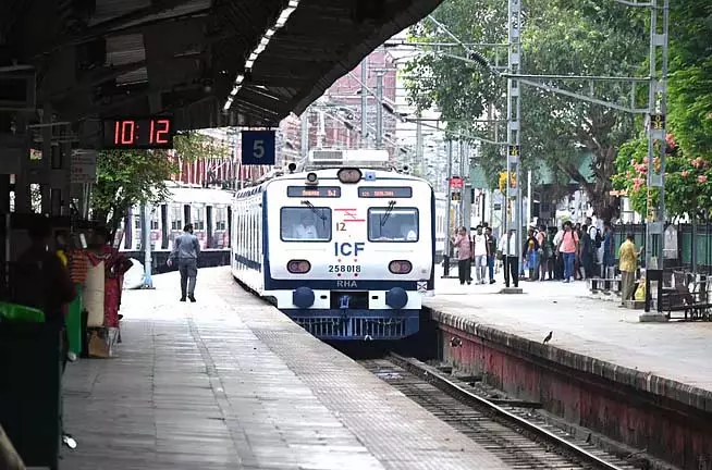 Sealdah-Bangaon-Ranaghat सेक्शन पर एसी लोकल ट्रेनें कब उपलब्ध होंगी? Sealdah-Bangaon-Ranaghat सेक्शन पर एसी लोकल ट्रेनें कब उपलब्ध होंगी?