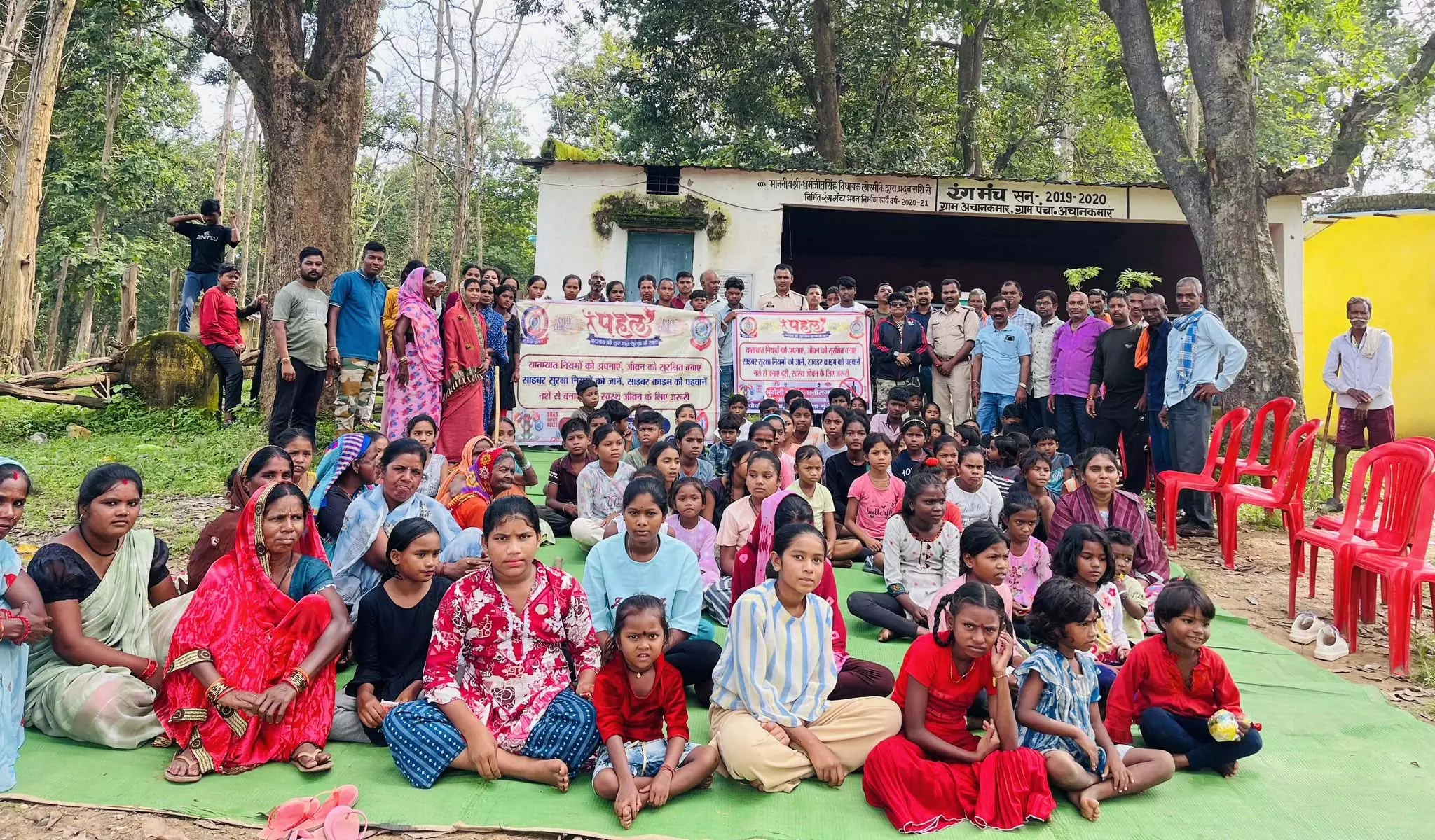 ग्रामीणों को दी गई महिला सुरक्षा, साइबर अपराध और नशामुक्ति की जानकारी ग्रामीणों को दी गई महिला सुरक्षा, साइबर अपराध और नशामुक्ति की जानकारी