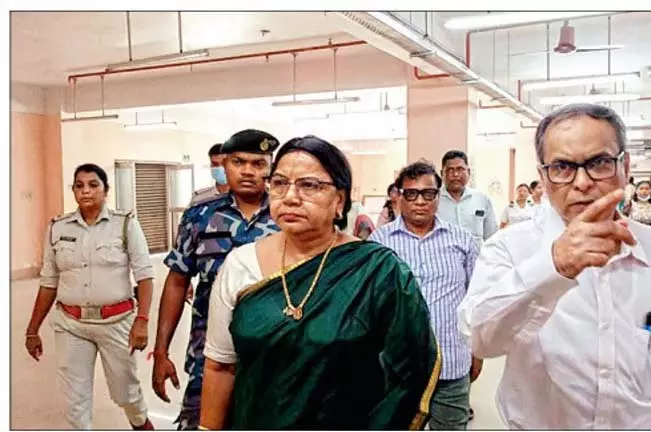 Malda मेडिकल कॉलेज में महिला इंटर्न का उत्पीड़न, राष्ट्रीय महिला आयोग करेगा जांच Malda मेडिकल कॉलेज में महिला इंटर्न का उत्पीड़न, राष्ट्रीय महिला आयोग करेगा जांच