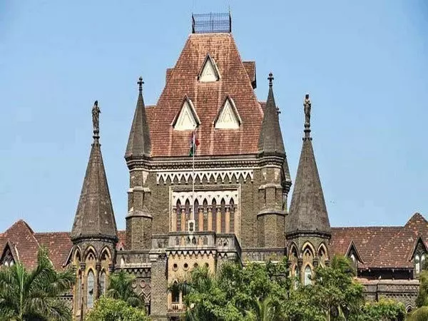 मराठा आरक्षण आंदोलन: बॉम्बे HC ने मामले की सुनवाई बुधवार तक स्थगित की मराठा आरक्षण आंदोलन: बॉम्बे HC ने मामले की सुनवाई बुधवार तक स्थगित की