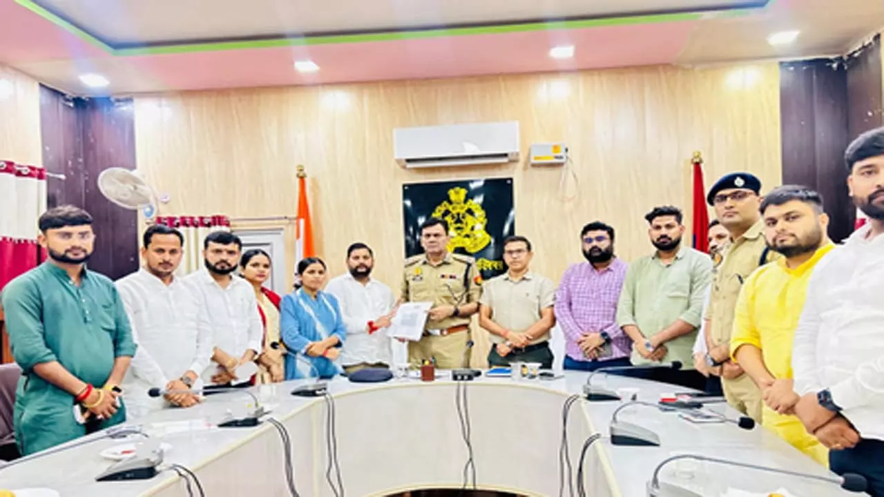 लाठीचार्ज मामले में ABVP के प्रतिनिधिमंडल जांच अधिकारी से मिले लाठीचार्ज मामले में ABVP के प्रतिनिधिमंडल जांच अधिकारी से मिले