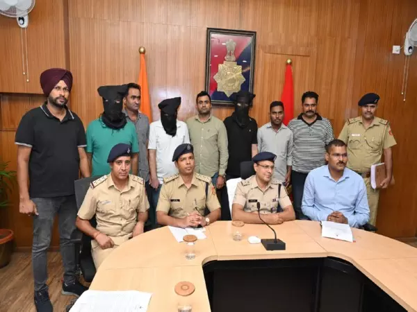 Chandigarh पुलिस ने विदेशी समर्थित अंतरराज्यीय नार्को सिंडिकेट का भंडाफोड़ किया, तीन गिरफ्तार Chandigarh पुलिस ने विदेशी समर्थित अंतरराज्यीय नार्को सिंडिकेट का भंडाफोड़ किया, तीन गिरफ्तार